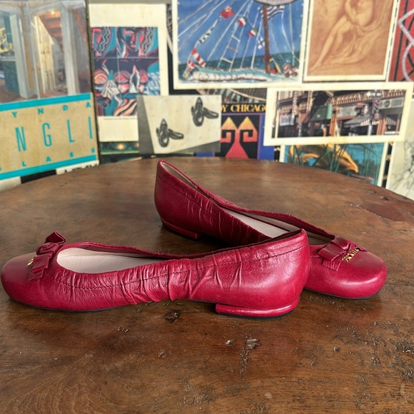 RED Prada Ruched Ballet Flats with Bows - Picture 7 of 9